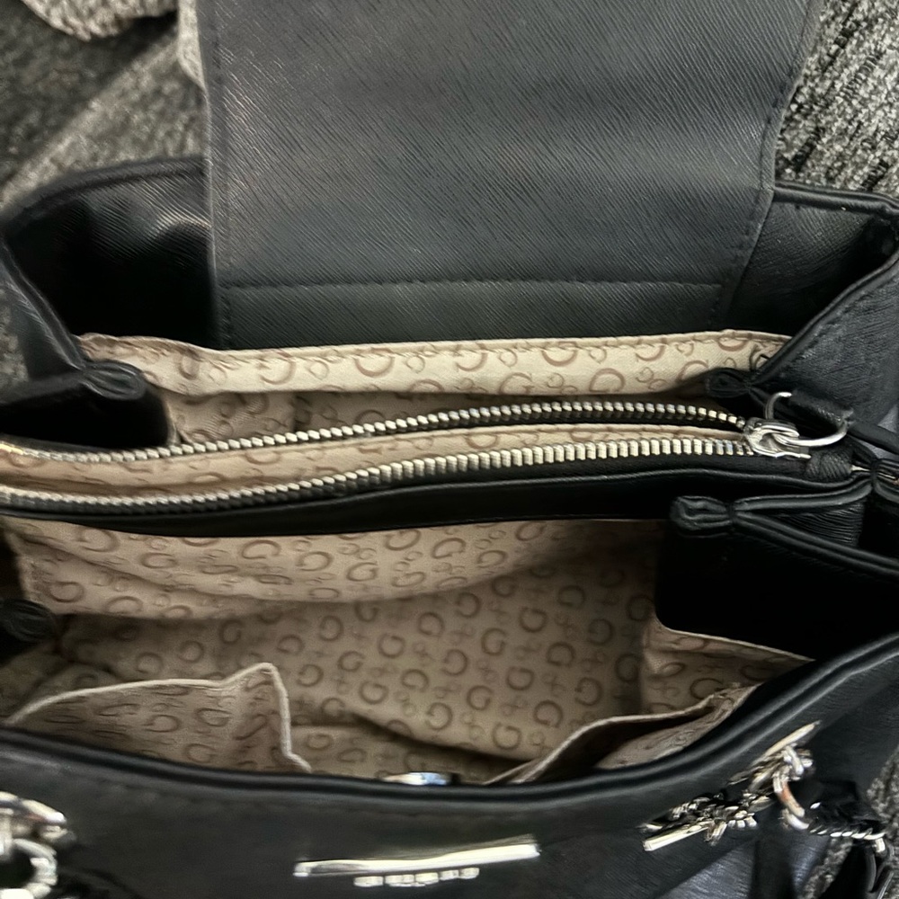 Guess Purse - Picture 4 of 10